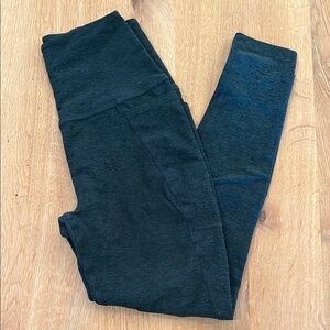 Beyond Yoga Dark Green Space Dye Midi Pocket Leggings in Size Small